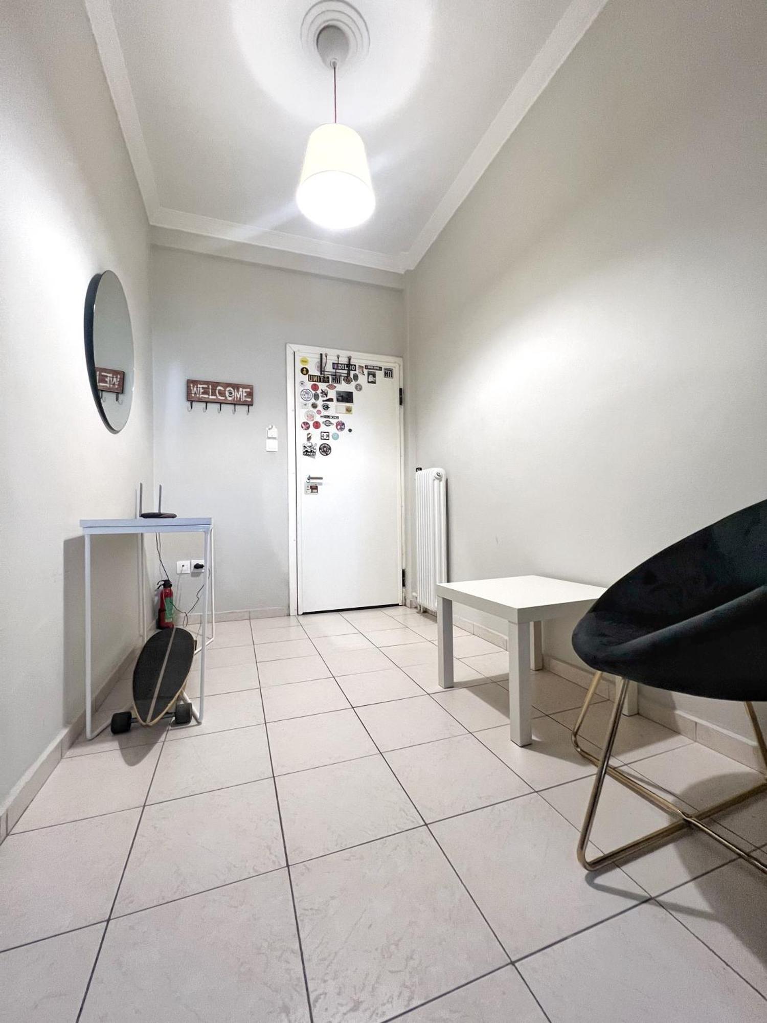 Mario's Comfortable Local Apartment, Next To Metro Station, Close To Acropolis Apartmán